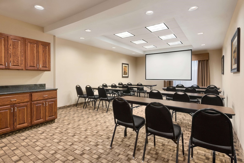 Hampton Inn Spearfish 31/34