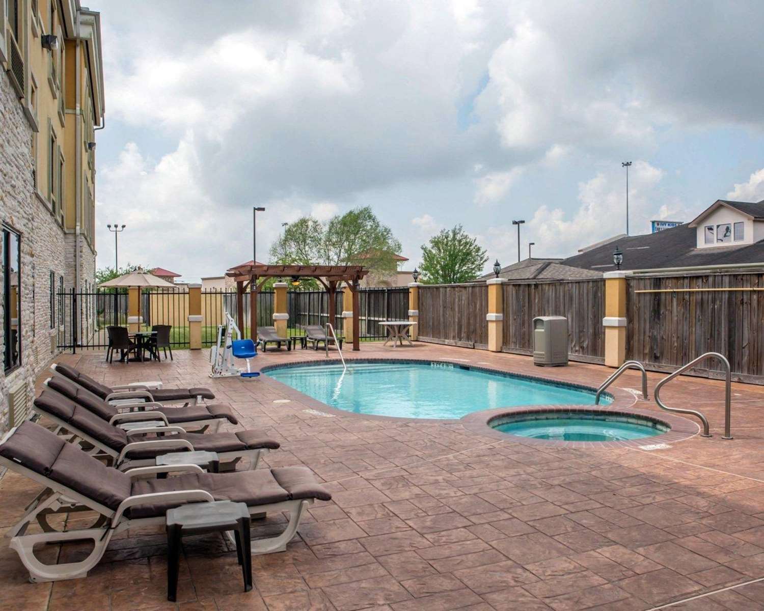Sleep Inn Suites Pearland Houston South 34/35