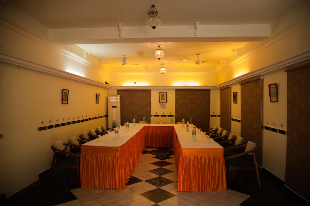 Hotel Chitvan 35/50