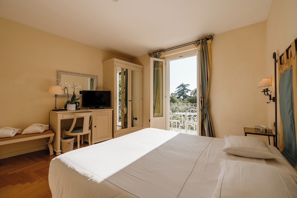 Superior, Double Bed, Garden View