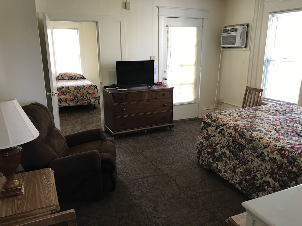 Simmons Motel 16/74