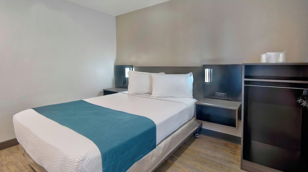 Motel6 Palmdale, CA 35/60
