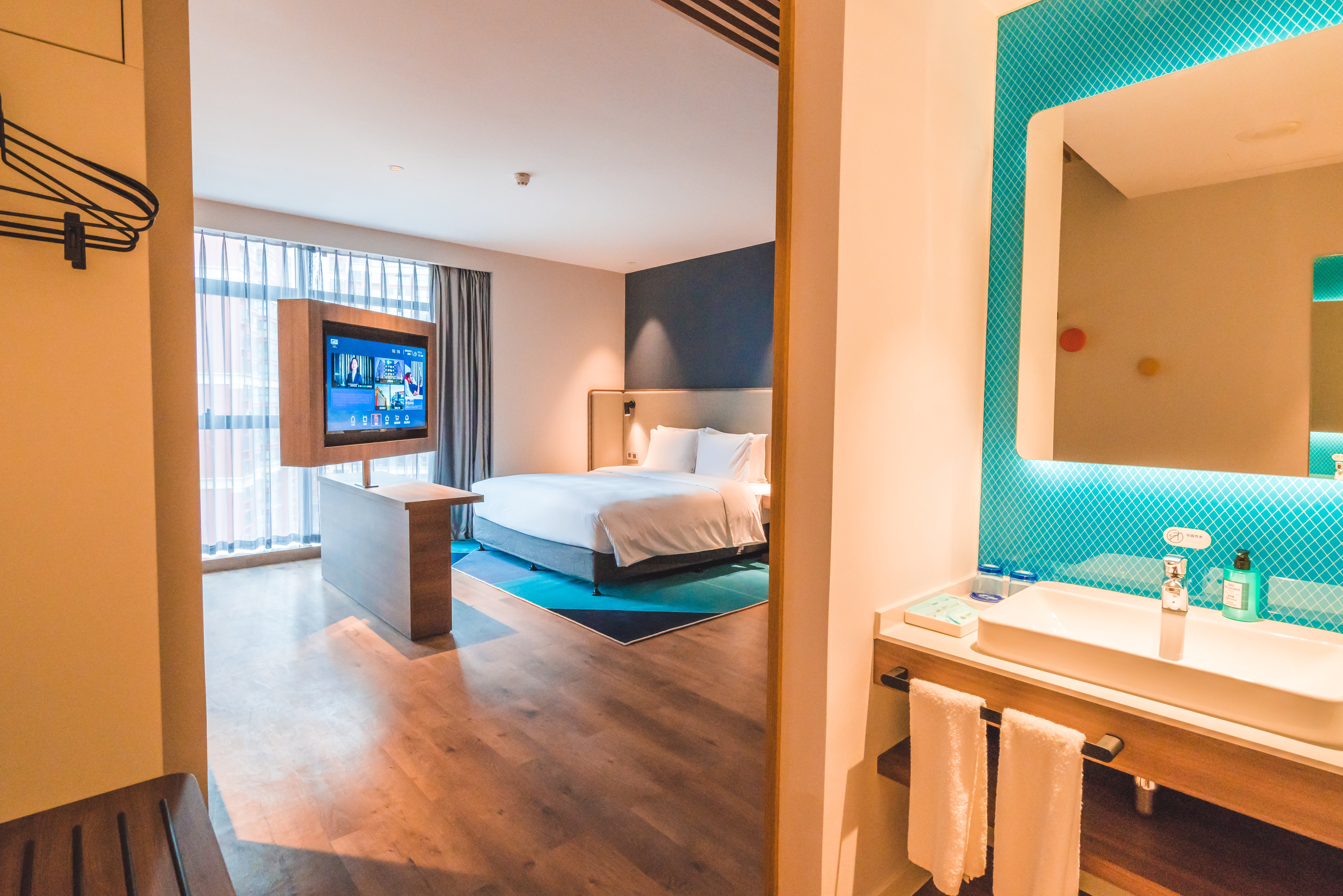Holiday Inn Express Pengzhou Downtown 69/71