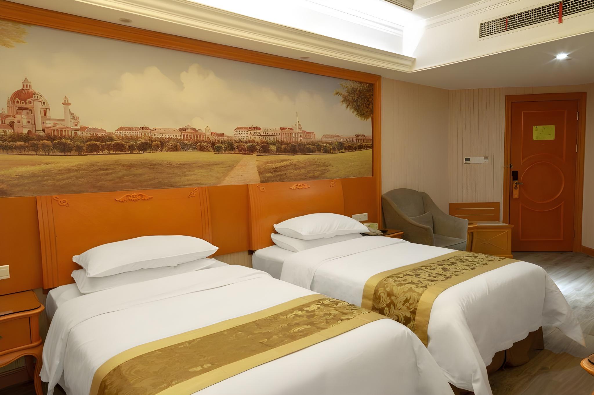 Superior, Twin Beds, No Window