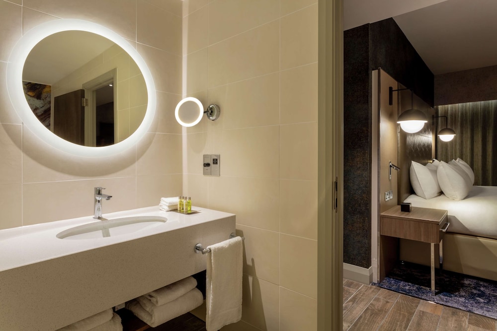 Room, Queen Bed, Peloton، Hilton Aberdeen TECA 2/3
