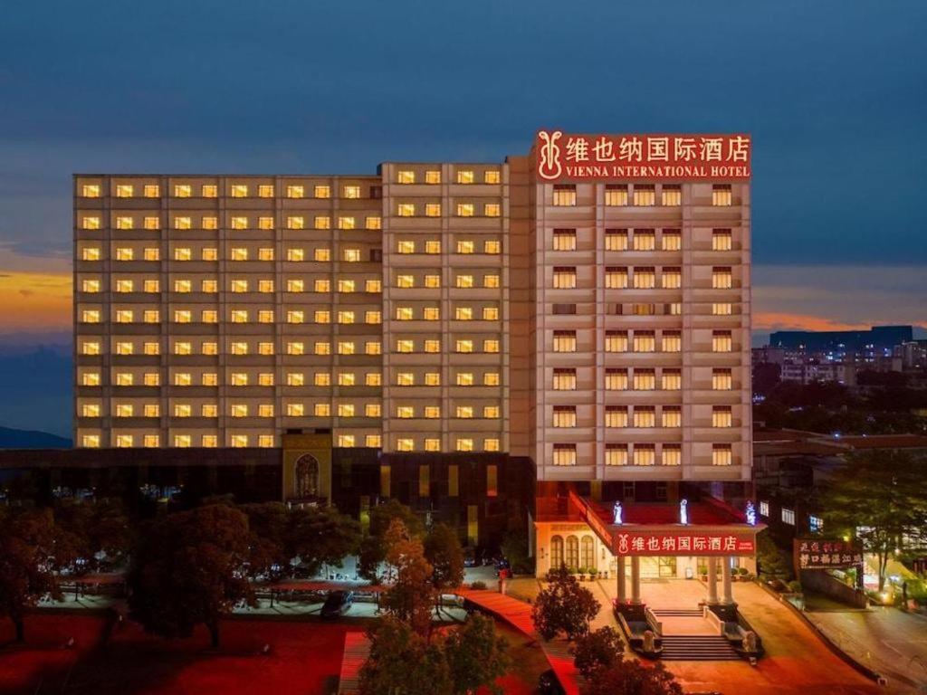 Vienna International Hotel Guangzhou Airport 1/55