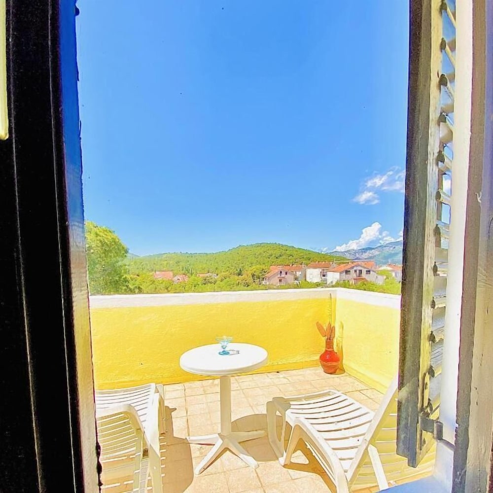DRAGAN'S DEN HOSTEL 22/49