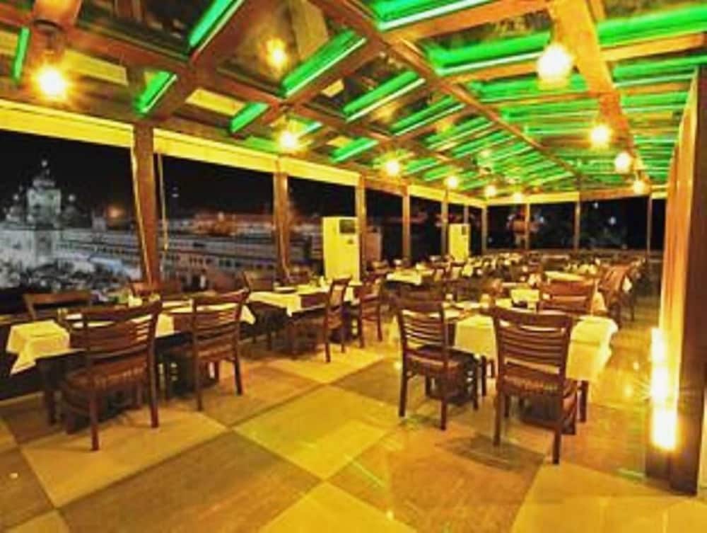 HOTEL LE GOLDEN 23/24