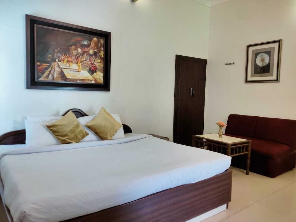 HOTEL KARNAVATI 16/50