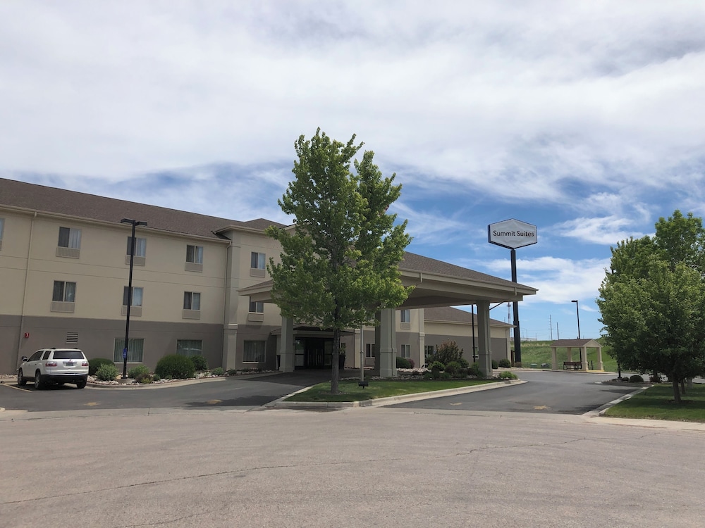 Summit Suites 26/34