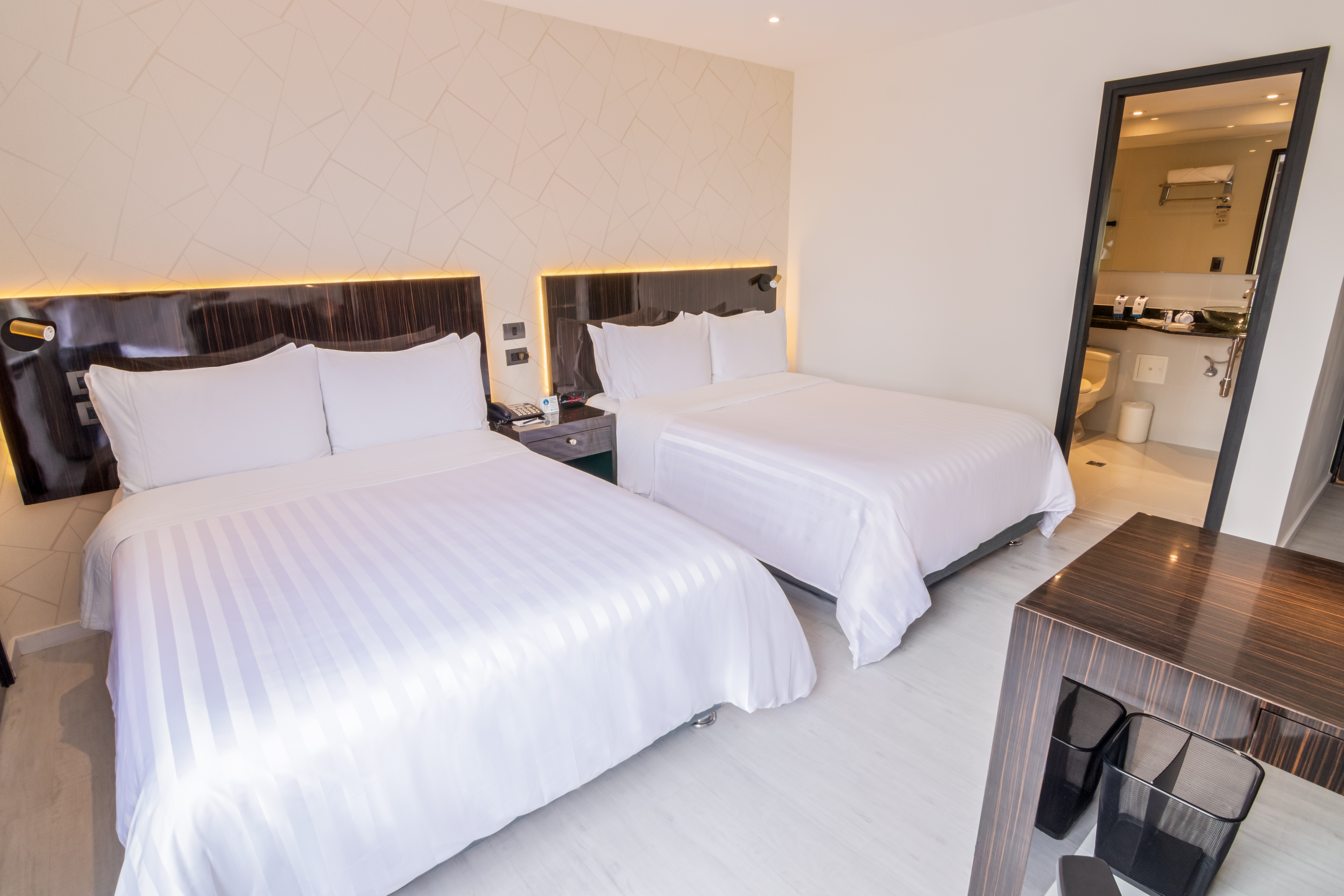 غرفة كلاسيكية بسريرين منفصلين، GHL Hotel Porton Medellin 2/7