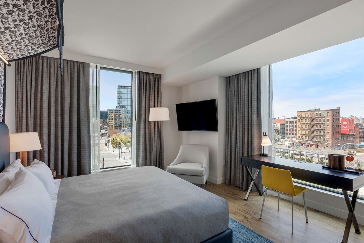 غرفة ركنية بسرير كينج بإطلالة على المدينة، Canopy by Hilton Boston Downtown 2/3