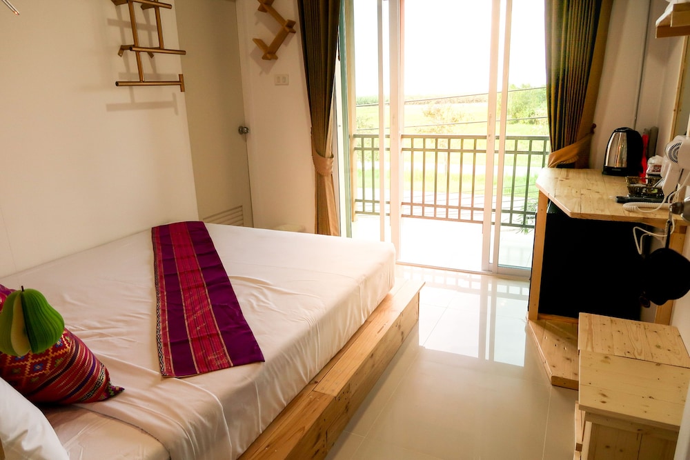 Baan Urt Suratthani Airport Hotel 26/66