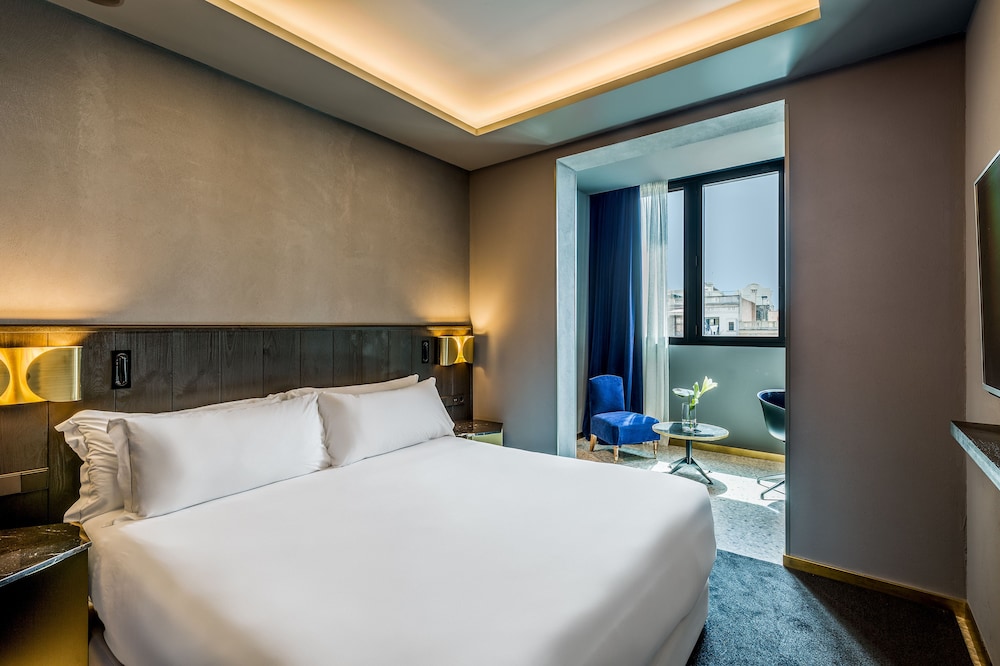 DELUXE, SINGLE, DOUBLE OR TWIN BED