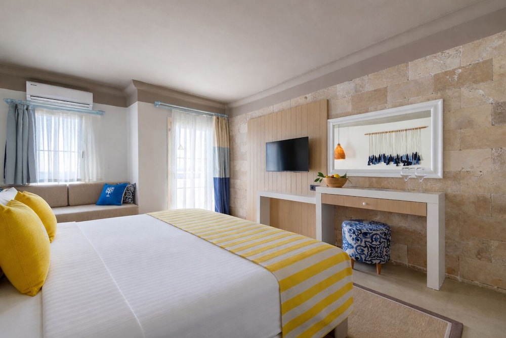 Standard, King Bed, Garden View, Sofa, Main Building