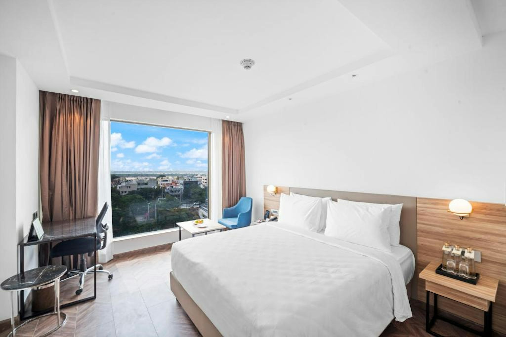 Grand, Club, River View