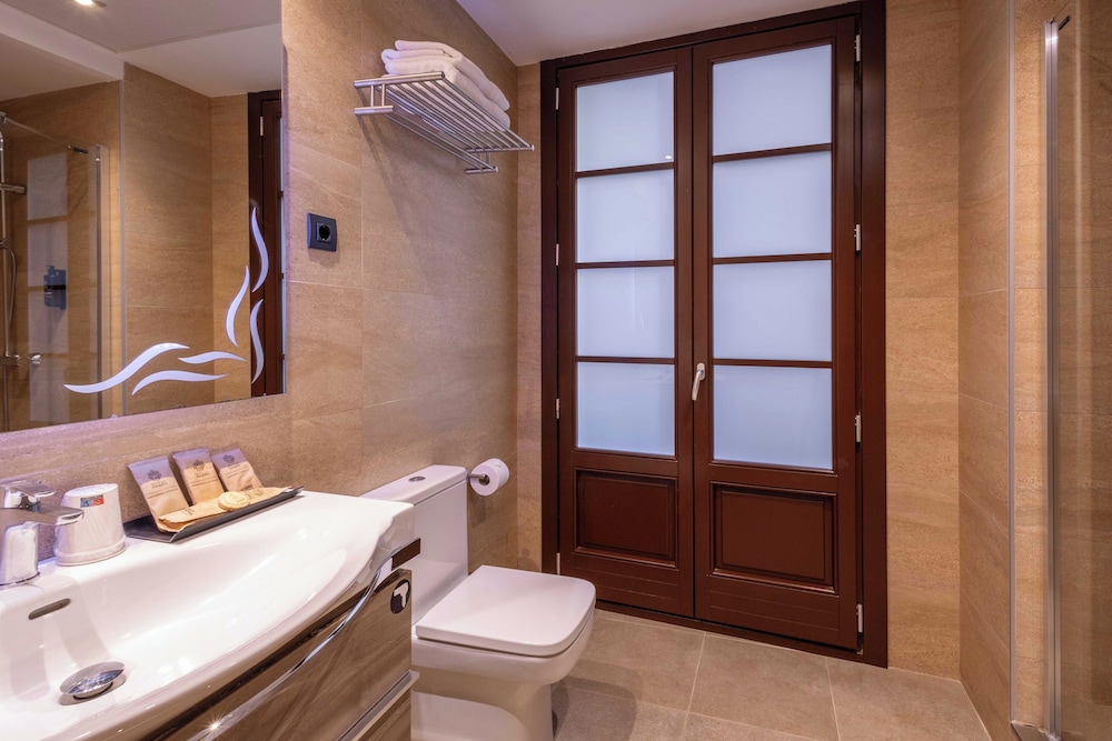 غرفة ثلاثية، Gran Hotel Barcino 10/10