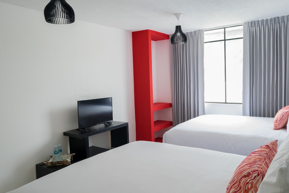 In and Out Hotel 21/65