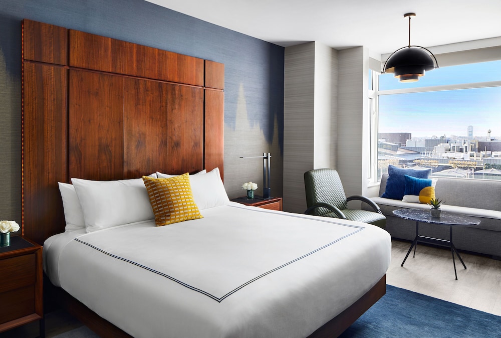 GRAND, DELUXE, KING BED