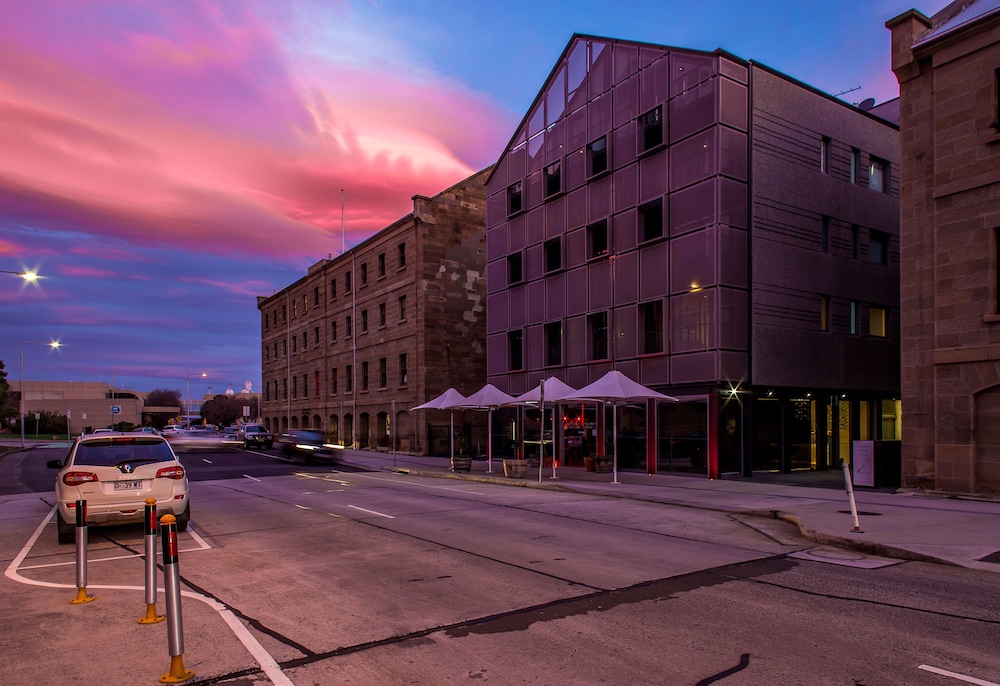 Salamanca Wharf Hotel 12/66