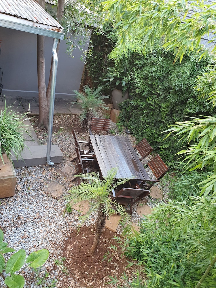 7Th Street Guesthouse 70/73