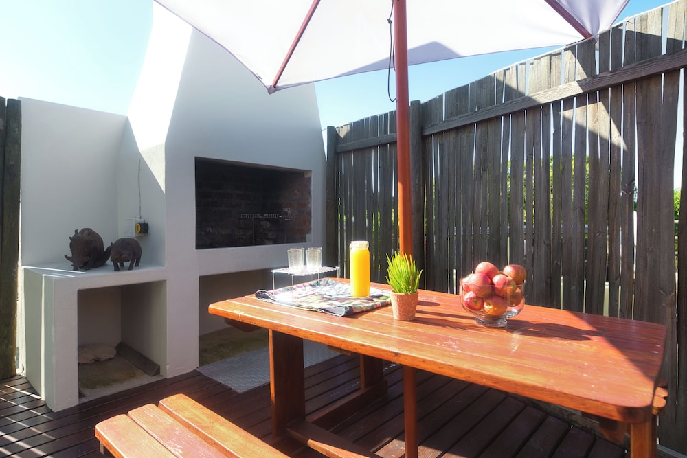 Land's Edge Struisbaai 28/33