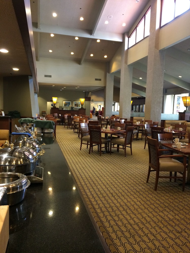 Doubletree Hotel Bakersfield 36/58