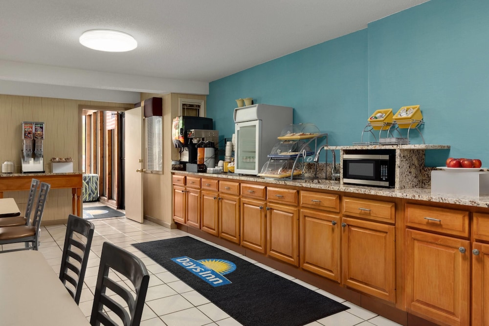 Days Inn By Wyndham Cartersville 10/44