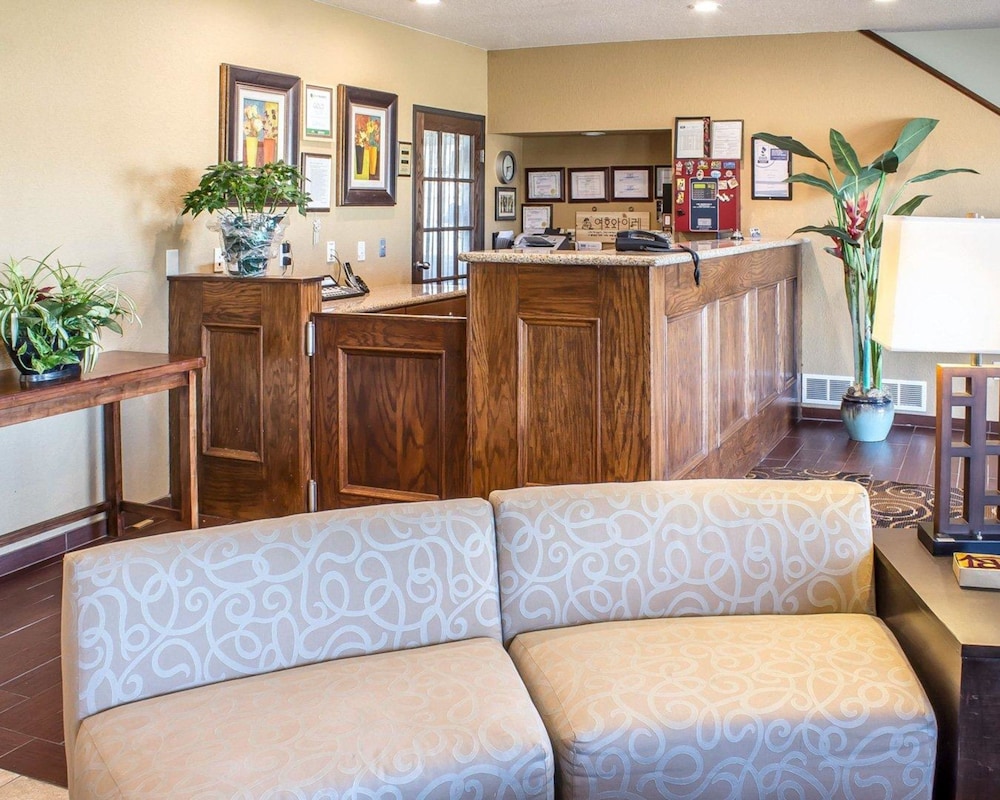 Rodeway Inn & Suites near Okoboji Lake 8/35