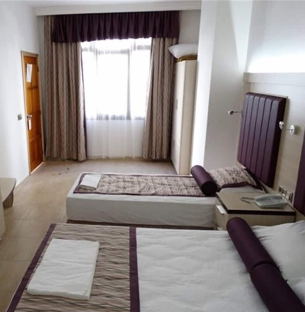 Hotel Bronze 16/45