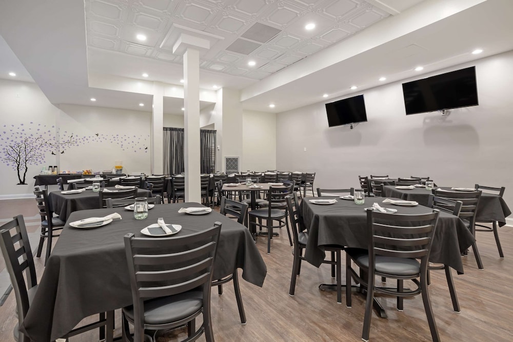 Clarion Hotel & Suites BWI Airport North 41/62