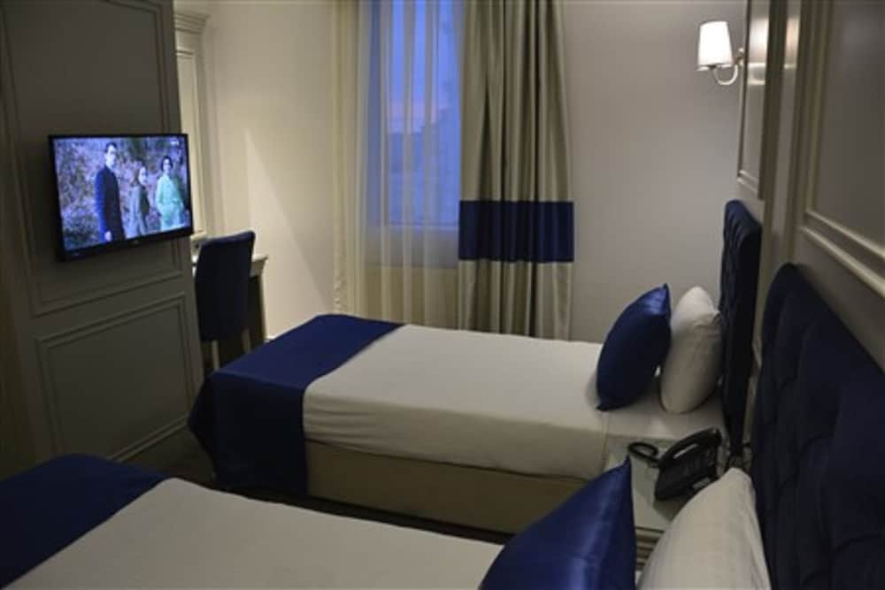 Sarissa Hotel 12/38