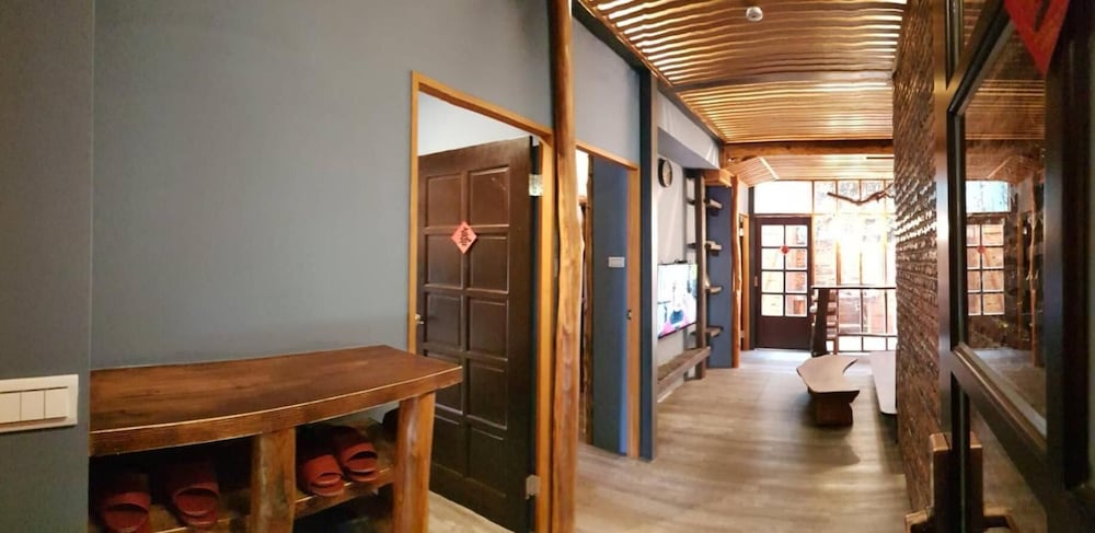 Yue Lake Backpackers 31/49