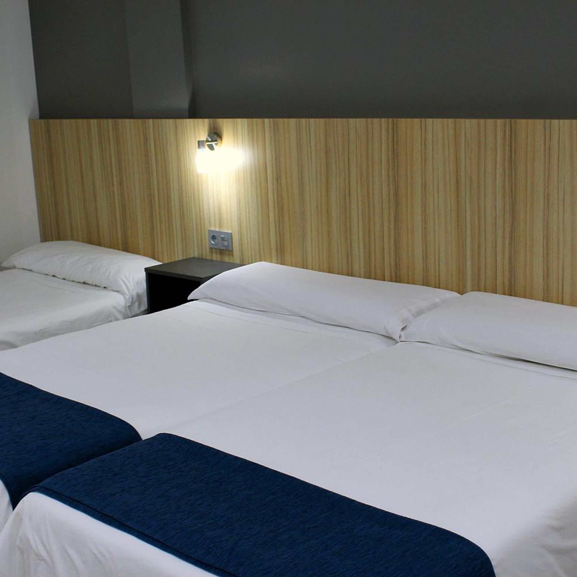 غرفة ثلاثية، Hotel Altiana 5/10