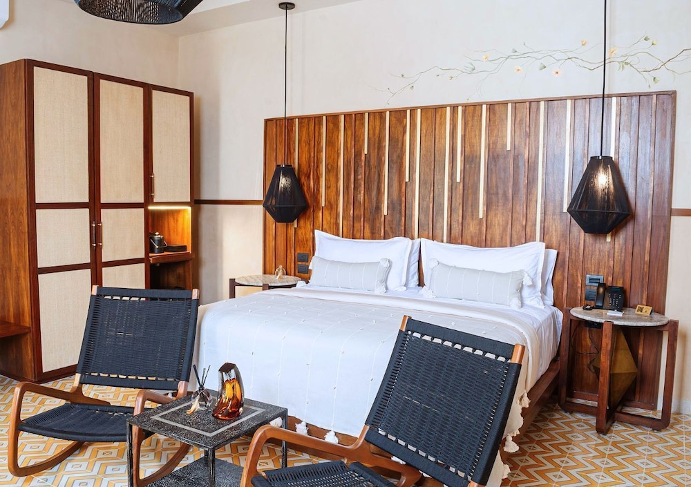 JUNIOR SUITE, BATHTUB