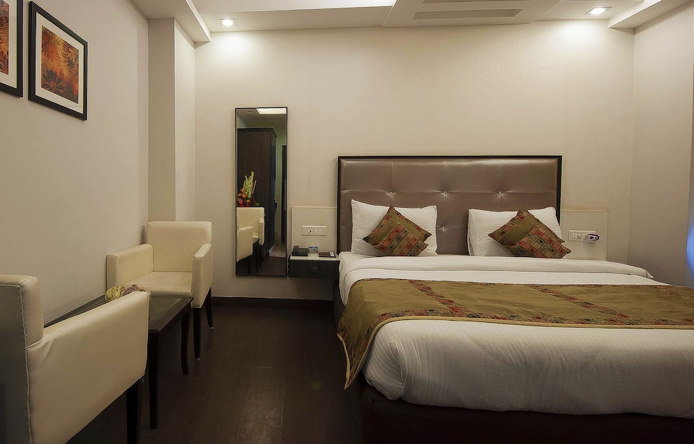 Hotel Pitrashish Premium 6/42