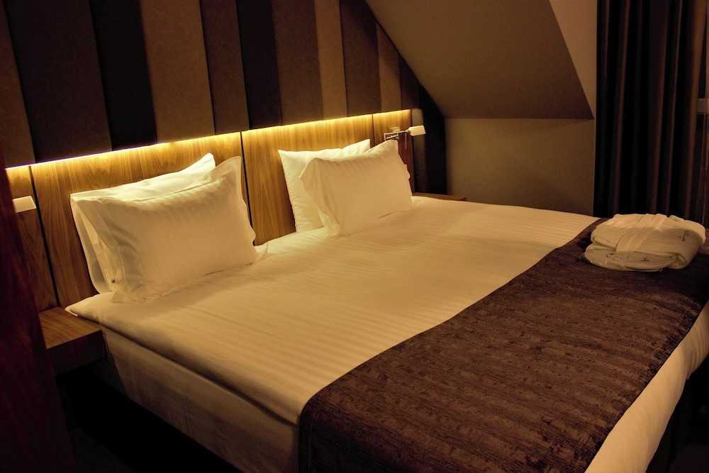 ECONOMY, KING BED