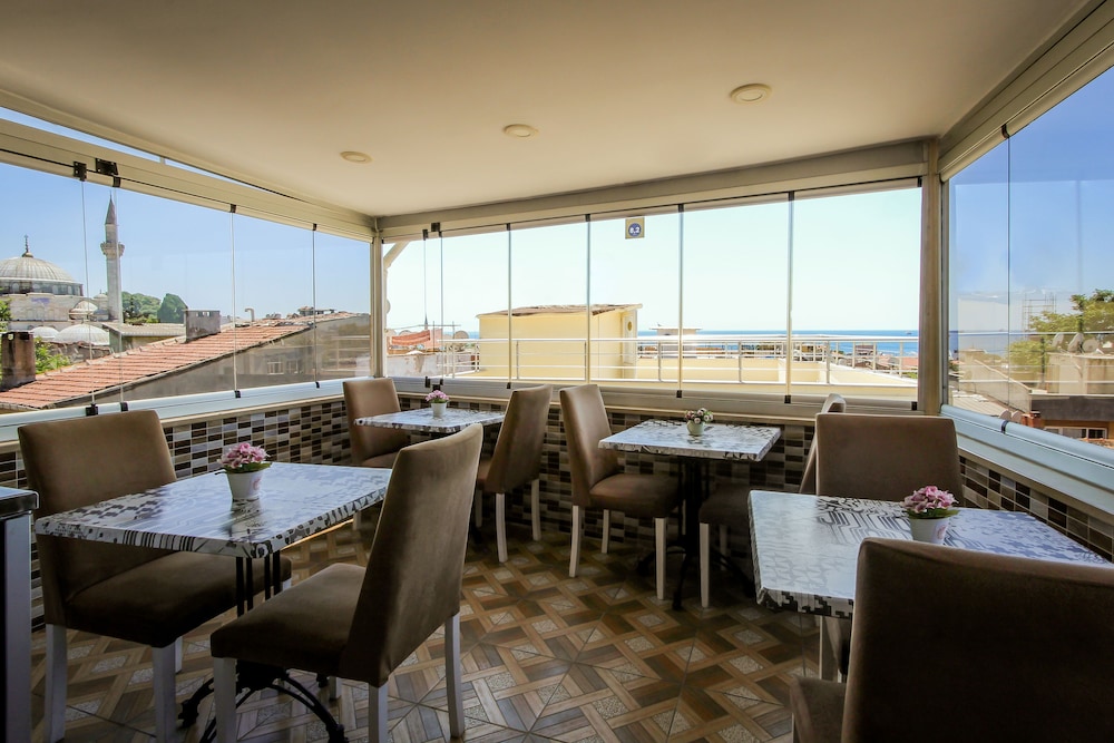 Carvan Hotel 52/55