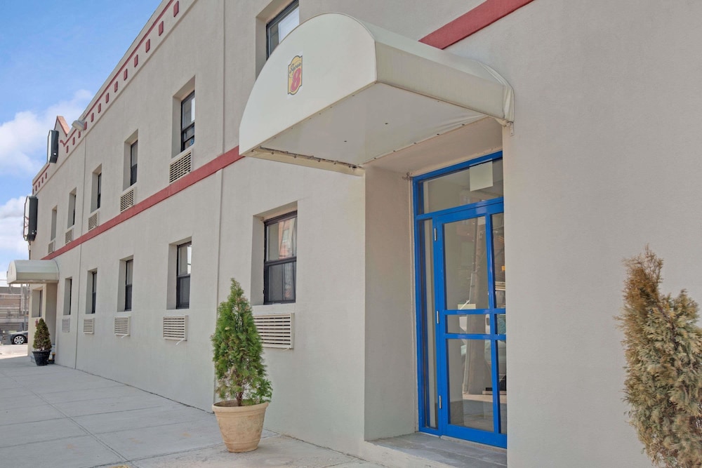 Super 8 by Wyndham Long Island City LGA Hotel 3/26