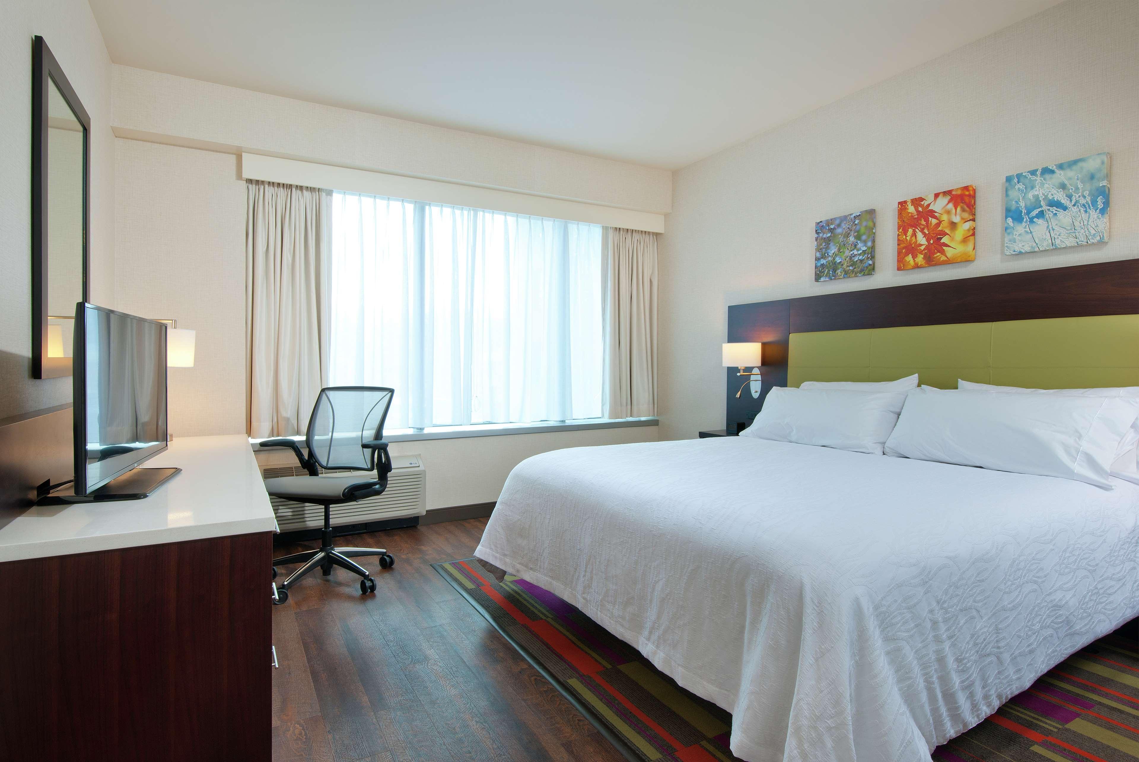 1 BEDROOM, SUITE, KING BED, 2 BATHROOMS