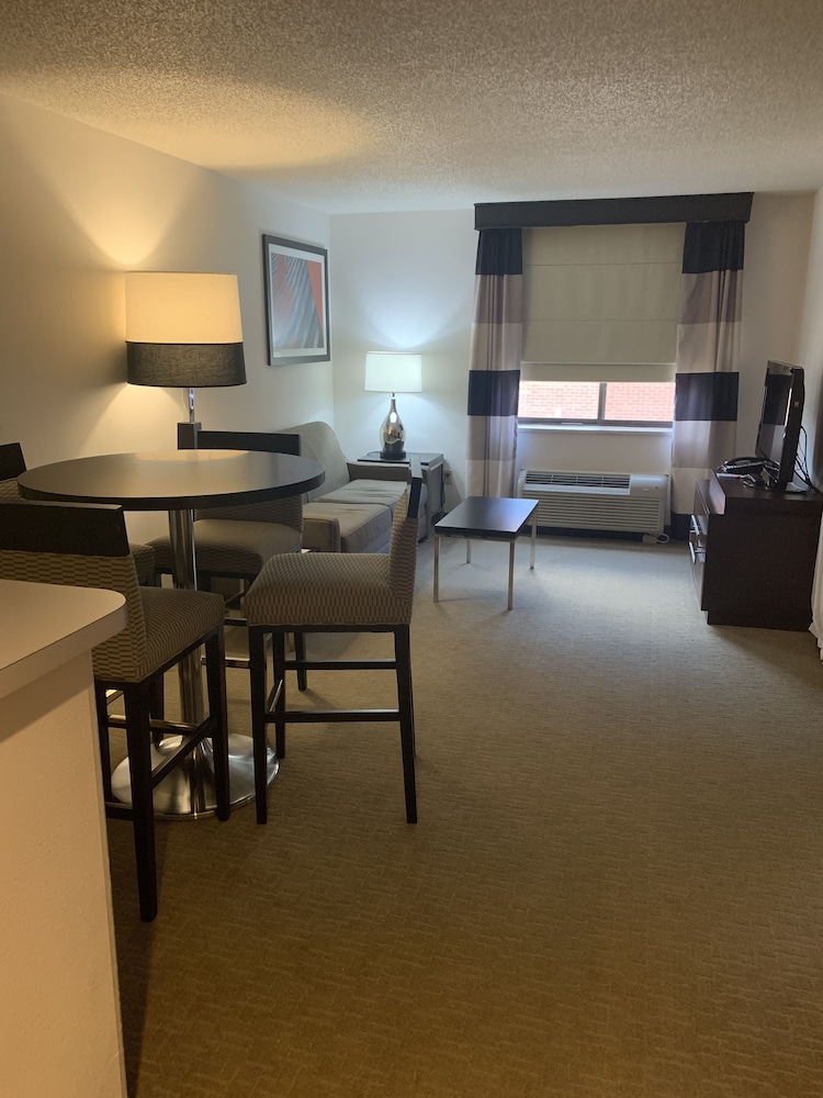 Ramada by Wyndham Marquette 45/59