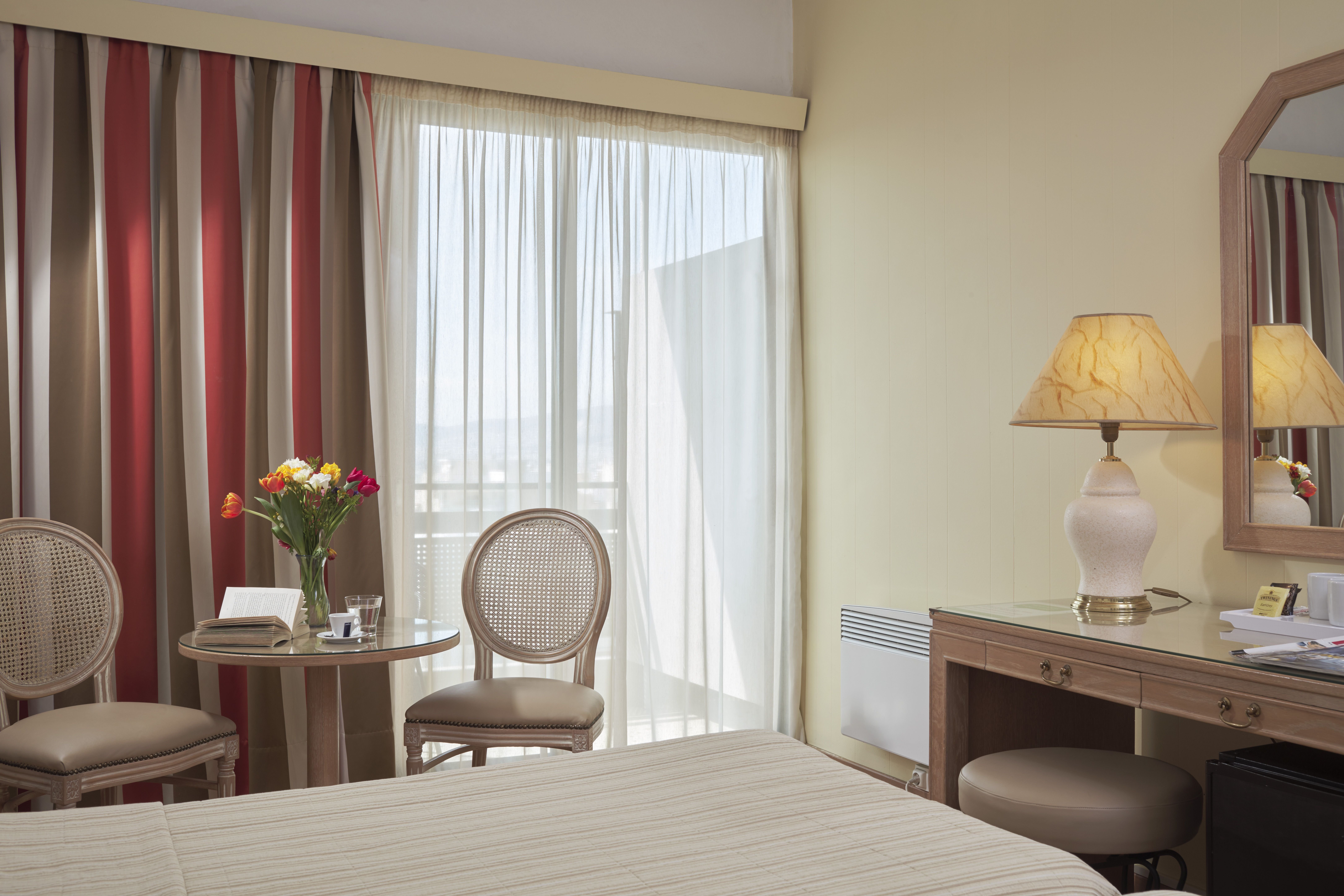 Comfort, Acropolis View