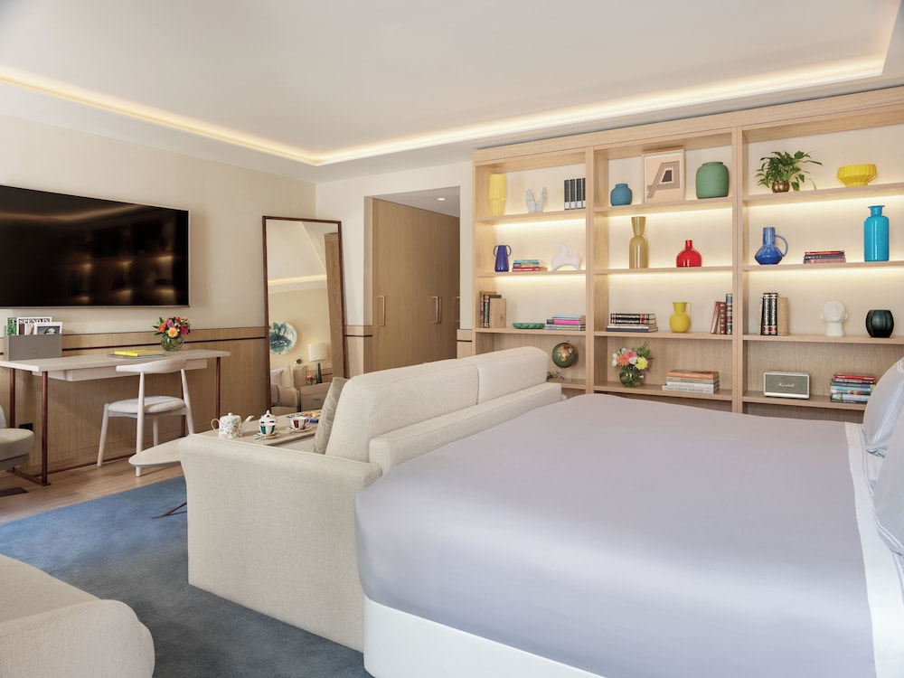 LISBON, SUITE