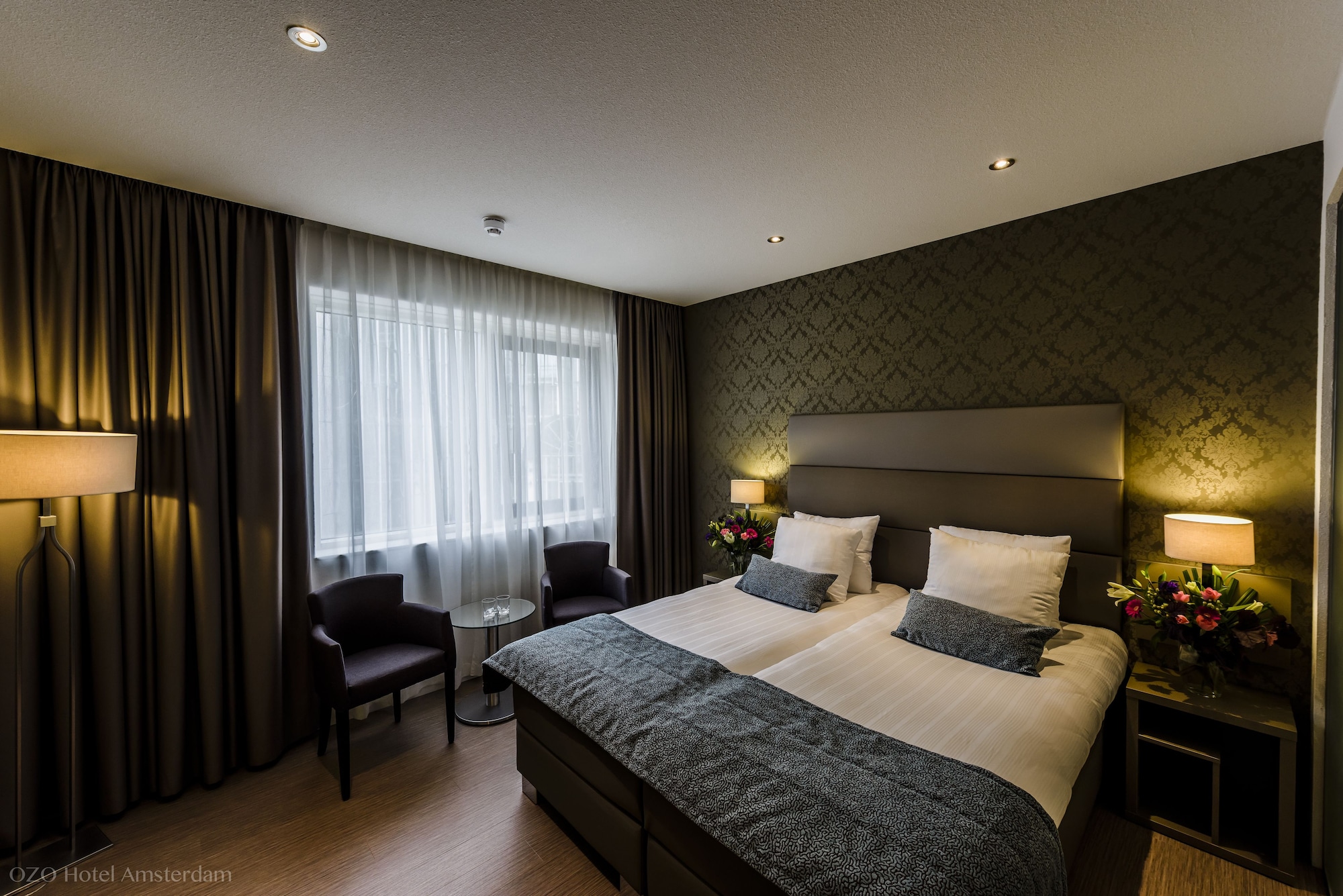 DELUXE, TWIN BEDS