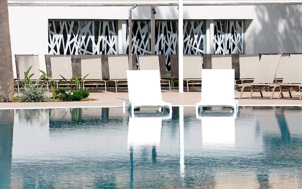 BG Tonga Tower Design Hotel and Suites 8/64