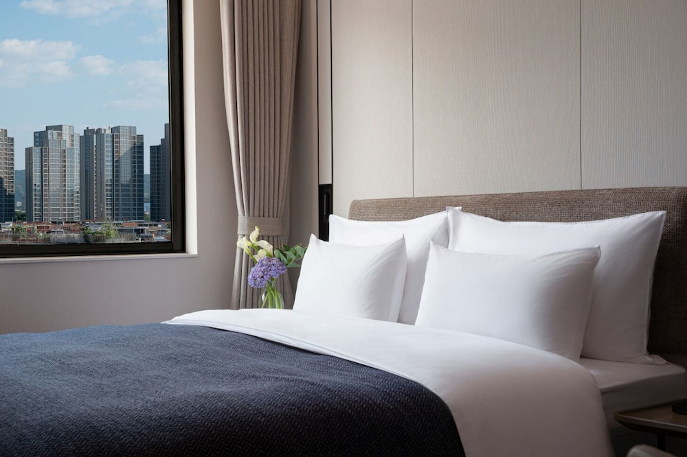 BYLAND WORLD HOTEL 18/50