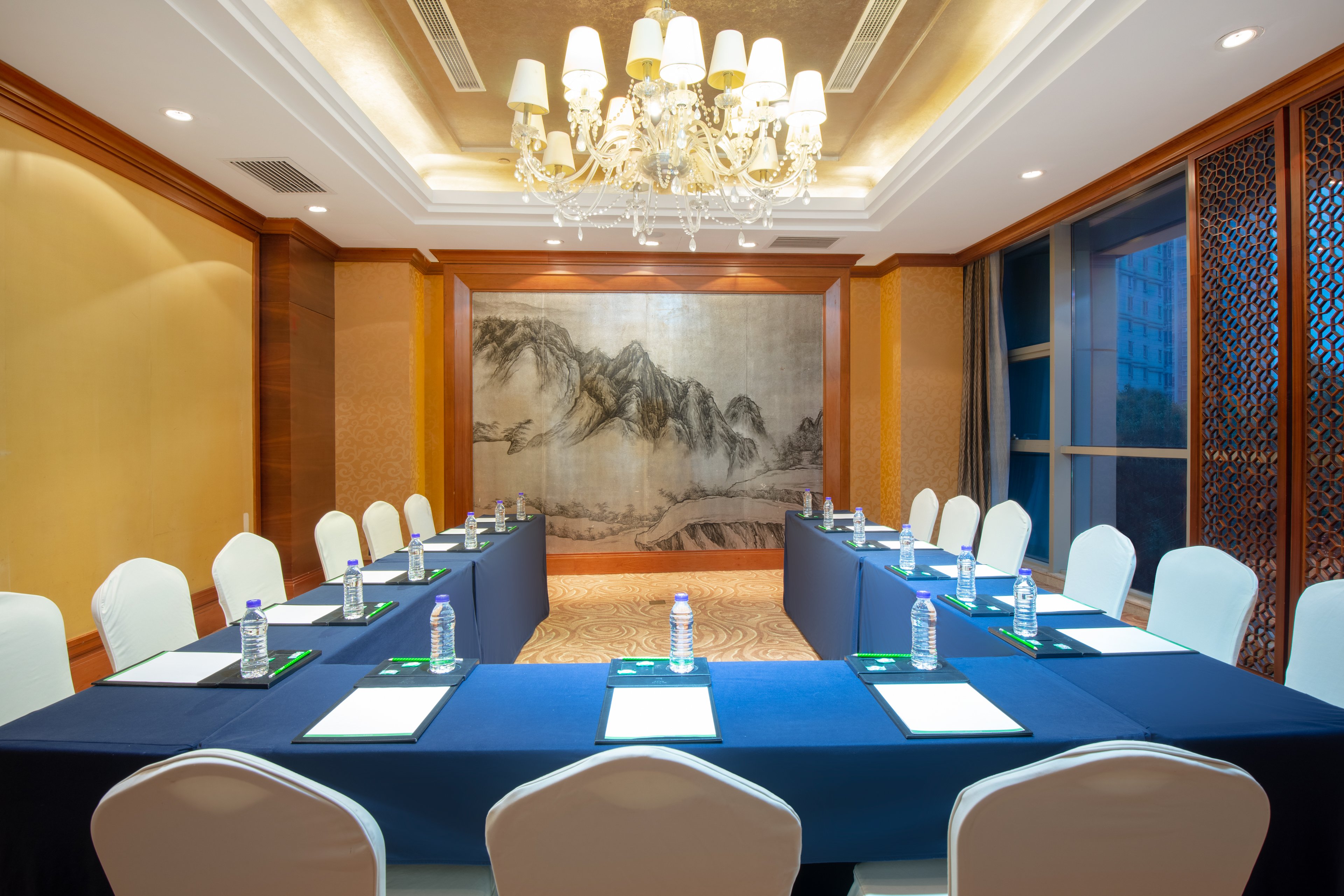 HOLIDAY INN SHAOXING 40/44