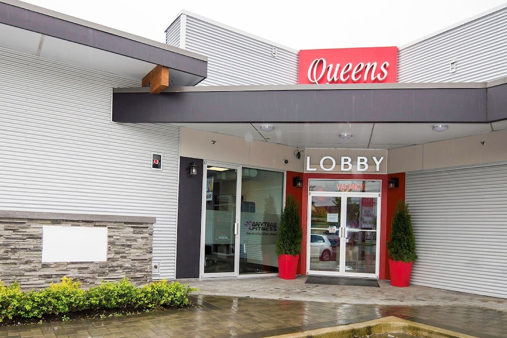 Queens Hotel 3/65
