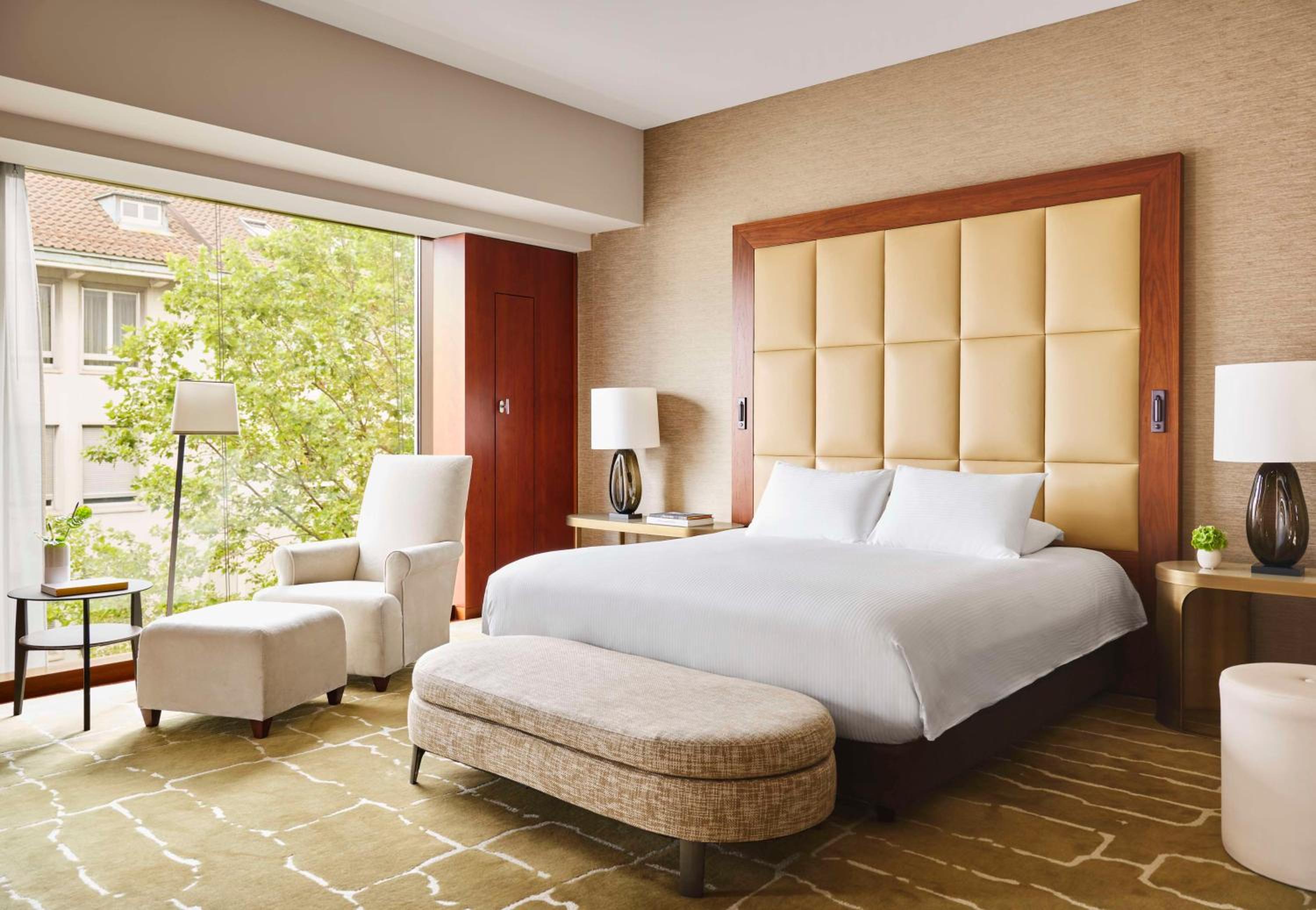 2 Bedrooms, Ambassador, Suite