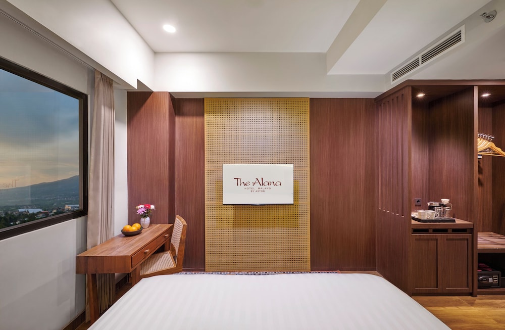 The Alana Hotel and Convention Center Malang 12/36